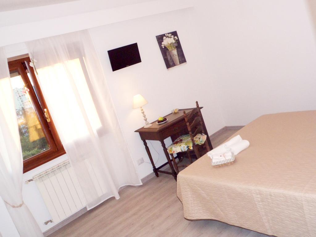 B&B More Than Roma Habitación foto
